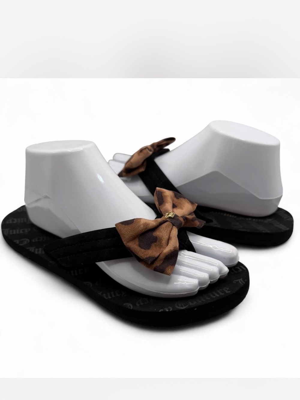 Juicy Couture Womens Flip flops
